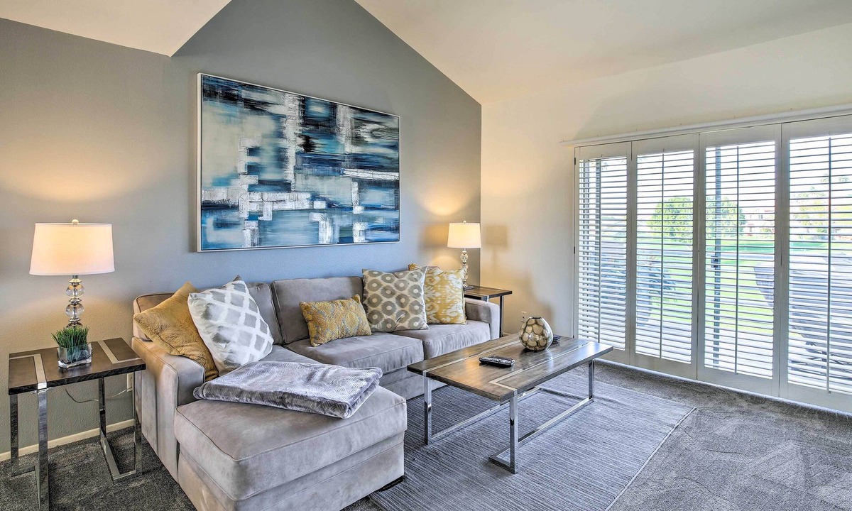 La Quinta Condo | Country Club Condo w/Pool + Hot Tub Access!