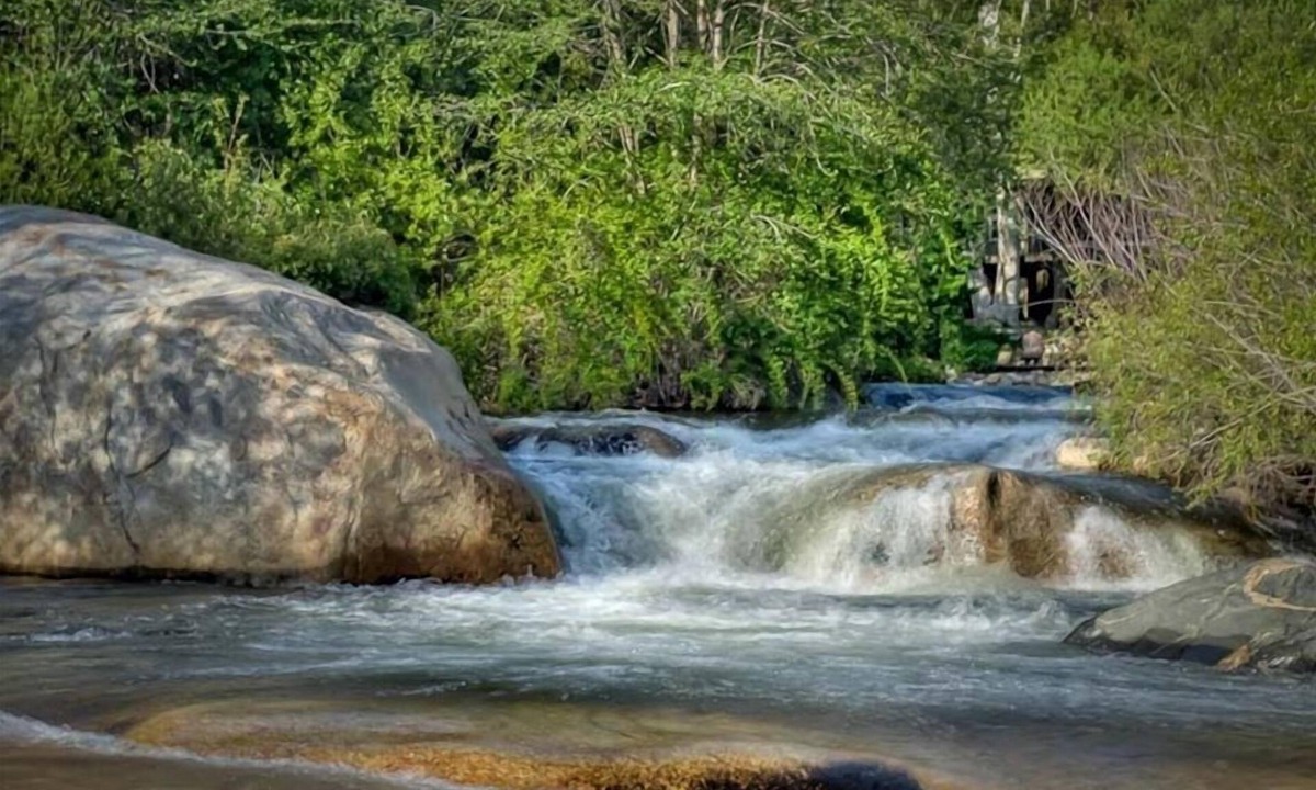 Three Rivers House | Couples Retreat at The Kaweah Gem Suite w/River Access - 5 Minutes to Sequoia!