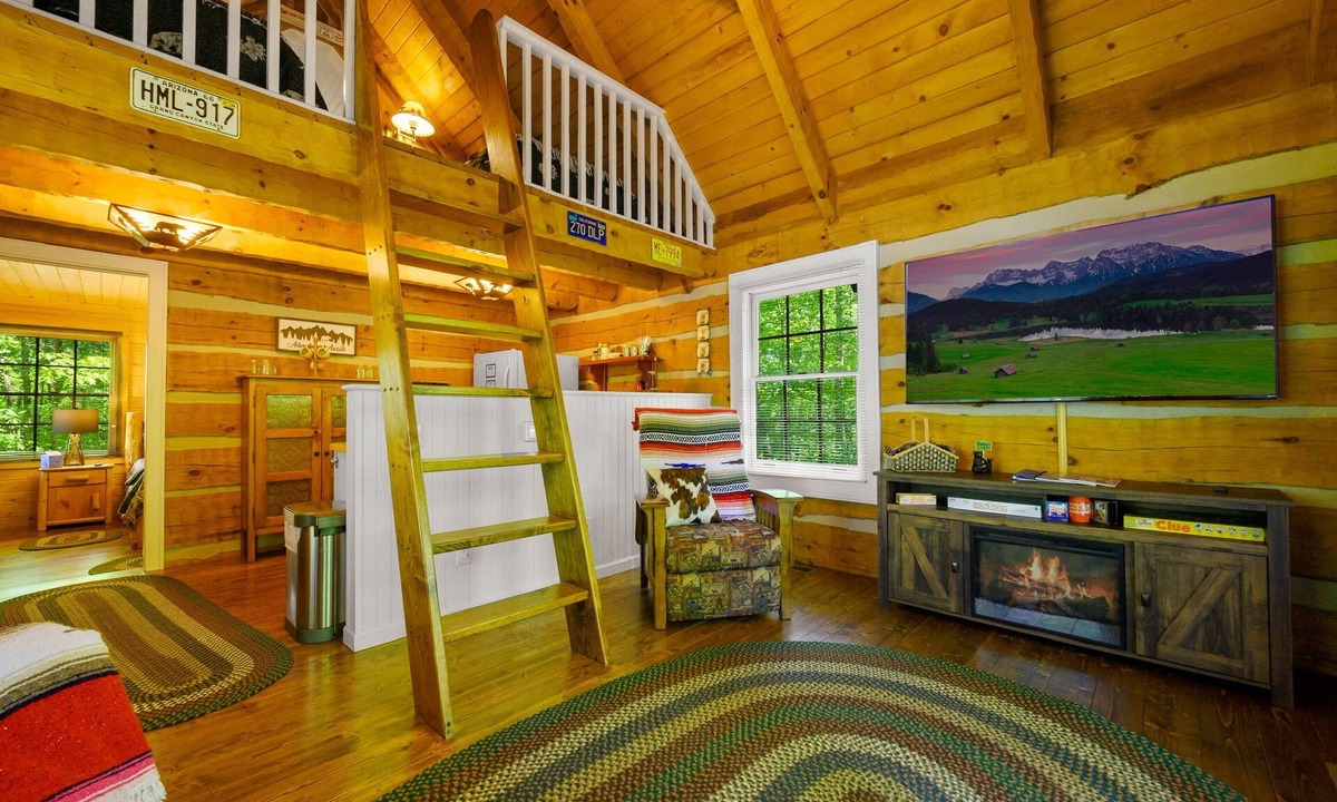Sevierville Cabin | Cozy 2BR cabin in Wears Valley - your perfect mountain retreat with Hot tub!