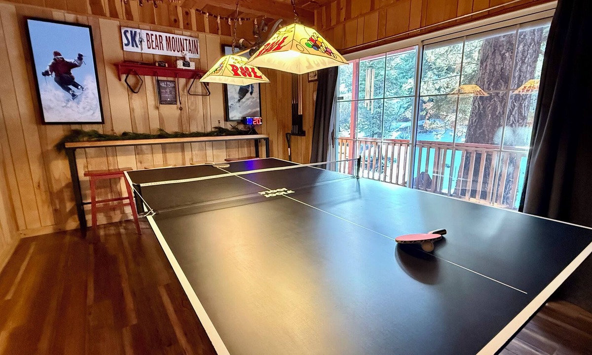 Upper Moonridge Cabin | Cozy Cabin Near Zoo, Golf, Trails, Lake Family & Dog Friendly Game Room