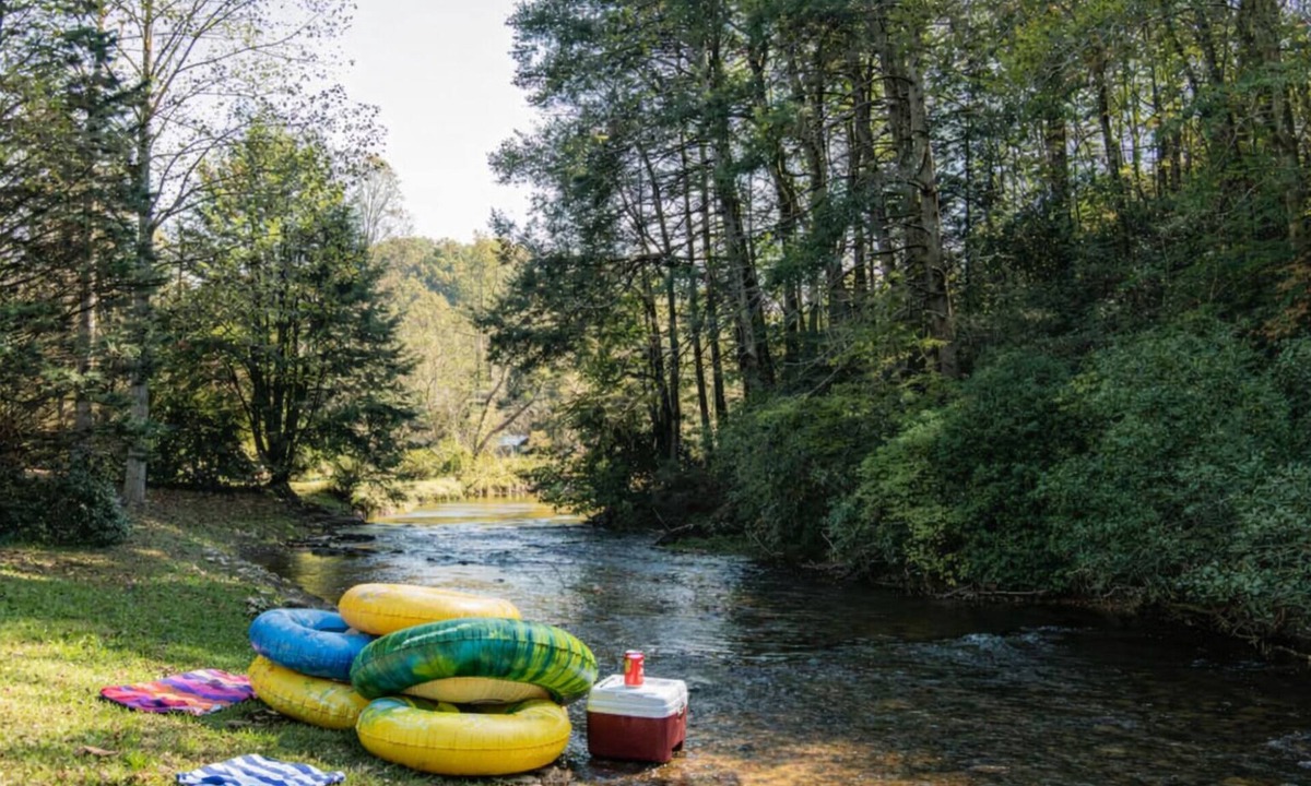 Suches Cabin | Cozy Cabin on the Toccoa River - Fireplace, Screened Porch, Fishing, & S’mores
