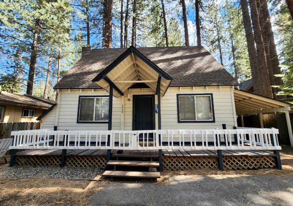 Sierra Tract House | Cozy central Tahoe cabin, 2br/2ba/3bed near Heavenly Ski Resort