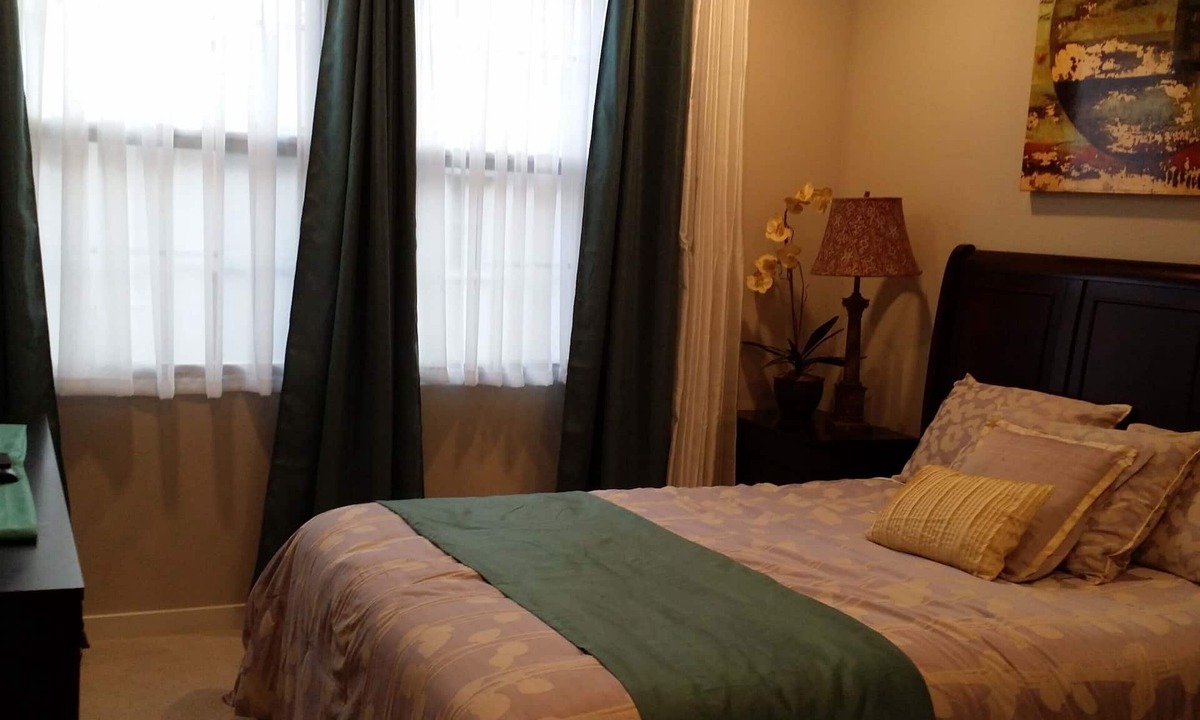 North San Jose Condo | Cozy Furnished Bedroom with Private Hallway Bath in North San Jose 北聖何西寬敞整洁大臥室
