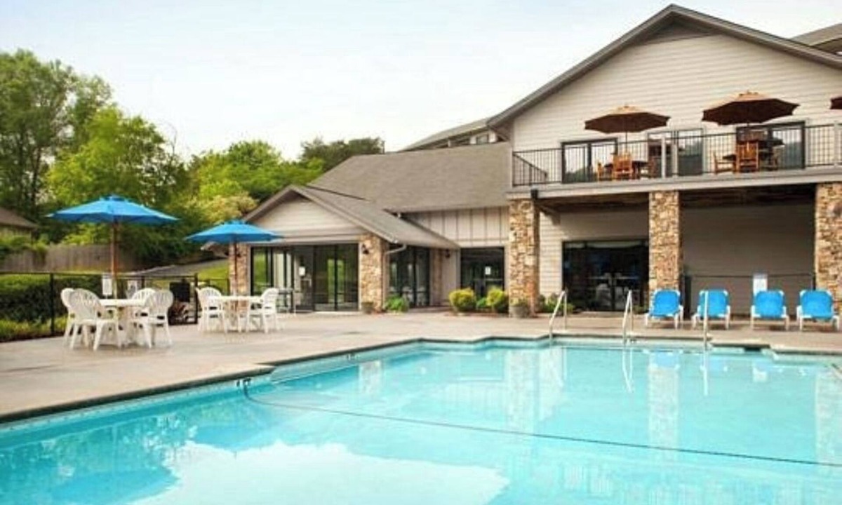 Pigeon Forge Hotel | Cozy Hotel Suite Near Smoky Mountains & Dollywood in Pigeon Forge
