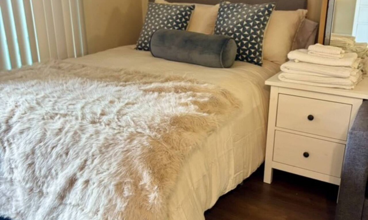Santa Ana Heights Apartment | Cozy Newport Beach Studio with Patio, Workspace & AC