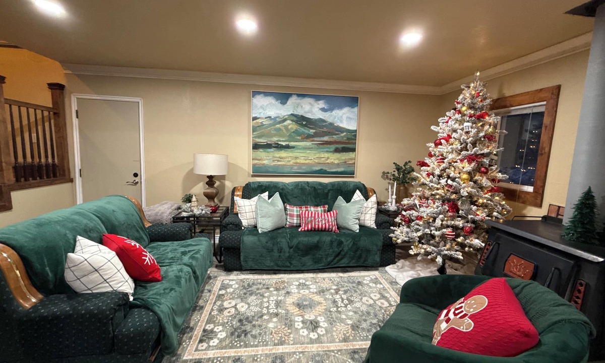 Midway Cabin | Cozy, secluded forest 6-bdrm Mountain cabin near Park City, Golf course, Crater