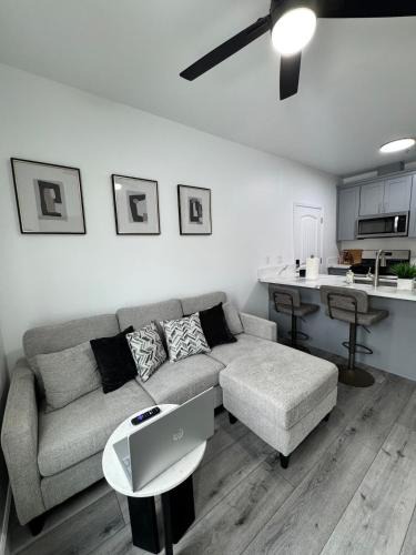 Callender Apartment | Cozy Tiny House Near The Beach