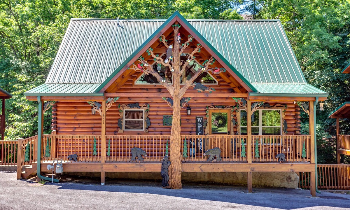 Pigeon Forge Cabin | Creekside Lodge Heart of Pigeon Forge! 👙HotTub 🔥FirePit 🎮Games 🏊‍♂CmtyPool