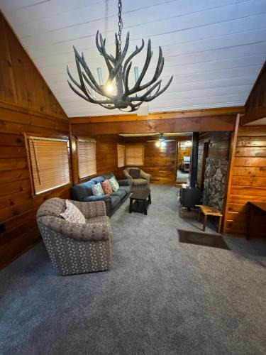 Crestline Hotel | Crest Lodge Historic Mountain Inn