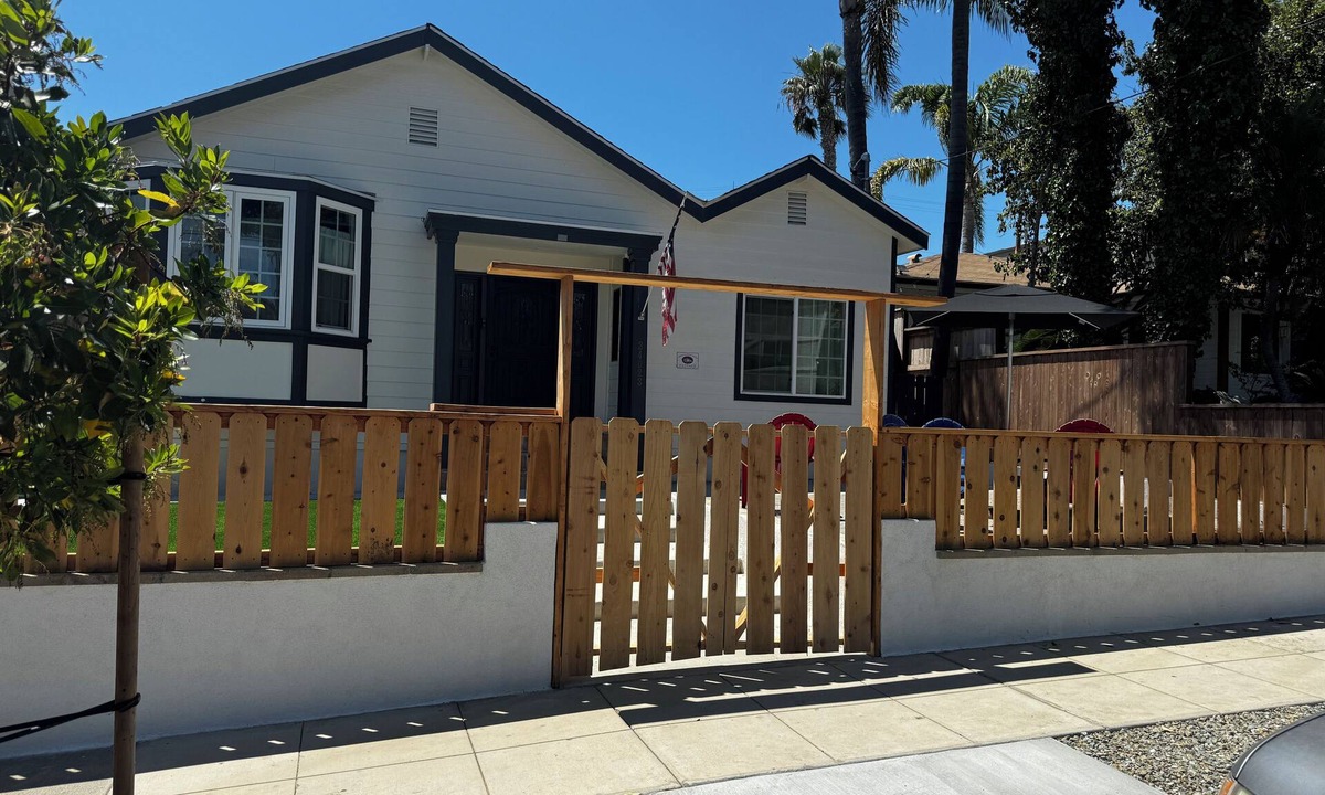 Lantern District House | Dana Point cozy air conditioned dog friendly coastal retreat
