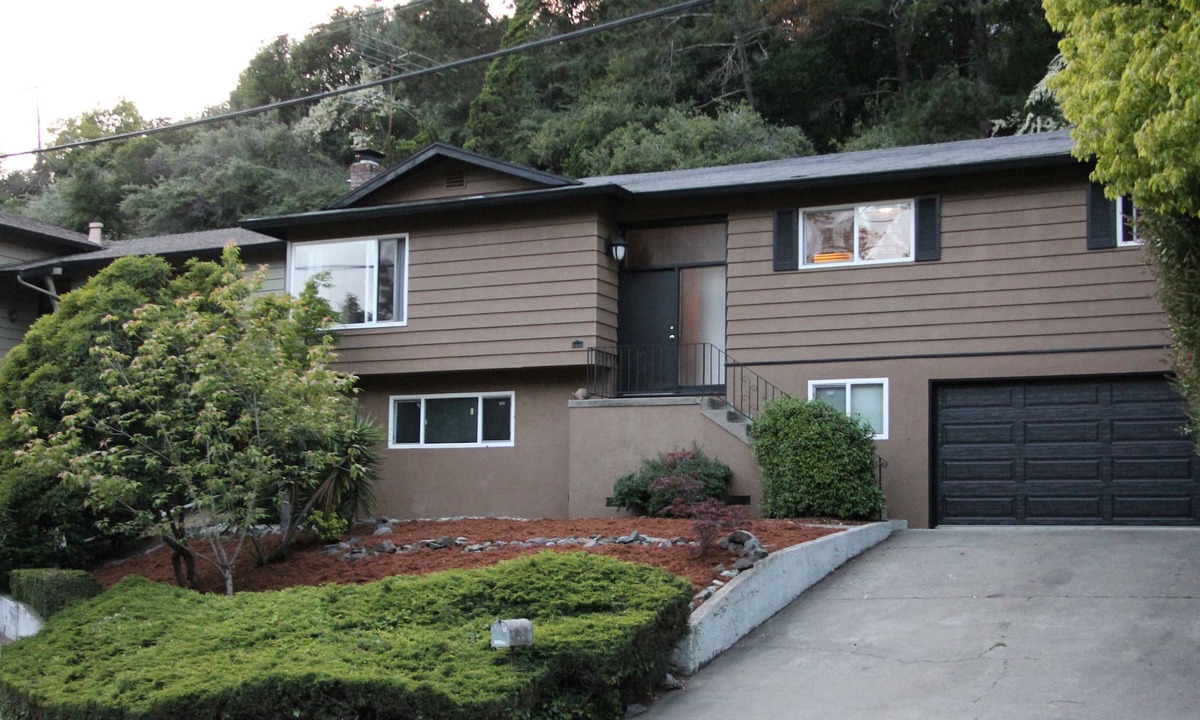Sequoyah House | Delightful & Spacious Room for Rent, Shared Common Areas with lots of Privacy!
