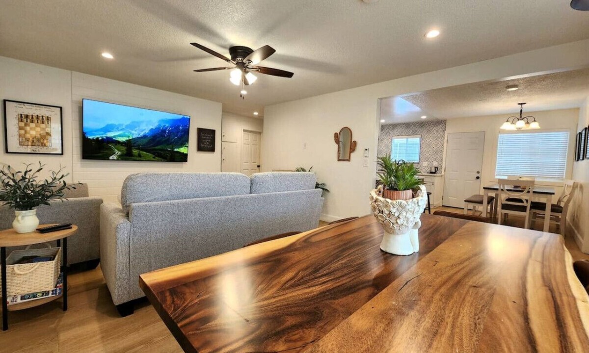 Rustic Lane House | Disneyland Hideaway 3 Miles Away