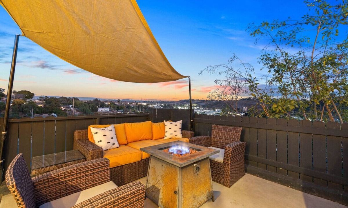 Loma Alta House | Dog-Friendly Oasis: Hot Tub, AC & Game Room