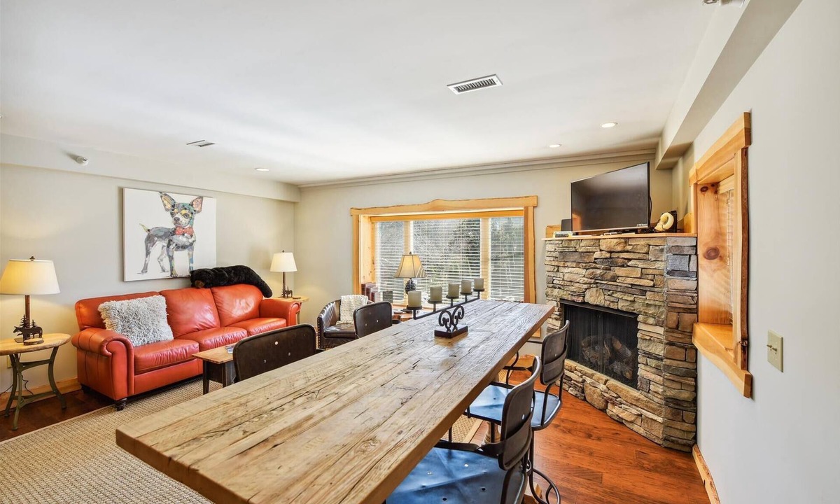 Blowing Rock Cottage | Downtown Blowing Rock Getaway - STEPS to Shop & Dining - Cozy Fireplace "BEAR"