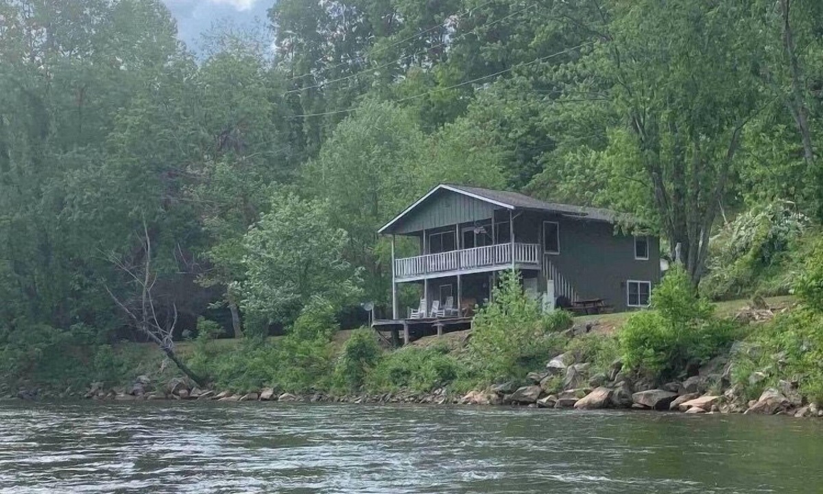 Whittier House | English River Cottage Tuckasegee River 15 minutes away from Cherokee