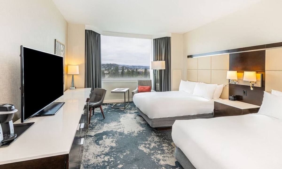 Redwood Shores Hotel | Enjoy a Hassle-Free and Comfortable Stay! 4 Family-friendly Units, Pets Allowed