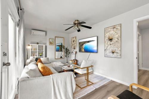 La Mesa House | Entire Private Home with King Bed, Big Yard, Prime Area, Ranch Style, 4 Bedrooms 3 Bathrooms, Available Now