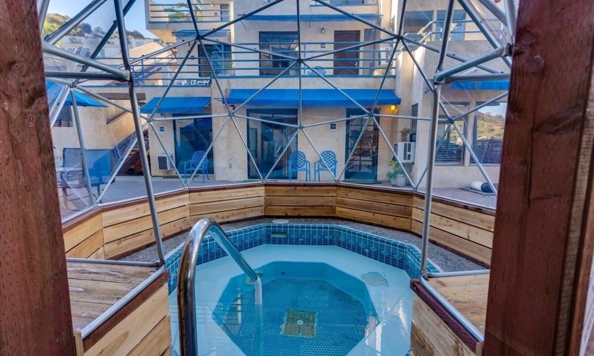 Avalon Hotel | Everything You Need for a Perfect Escape! Partial Ocean View, Free Parking!