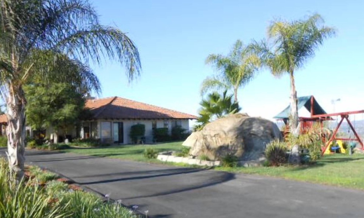 Escondido House | FABULOUS 360 VIEW, beautiful 4000 sf home & pickleball 30 + days stay required.