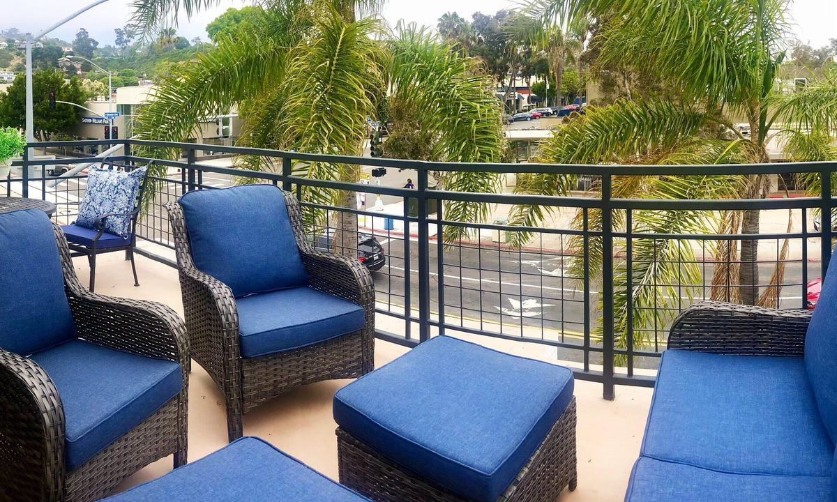 Village of La Jolla Condo | #FallSpecials 1 Bedroom Apt. in The Heart of La Jolla Village/Walk To Everything