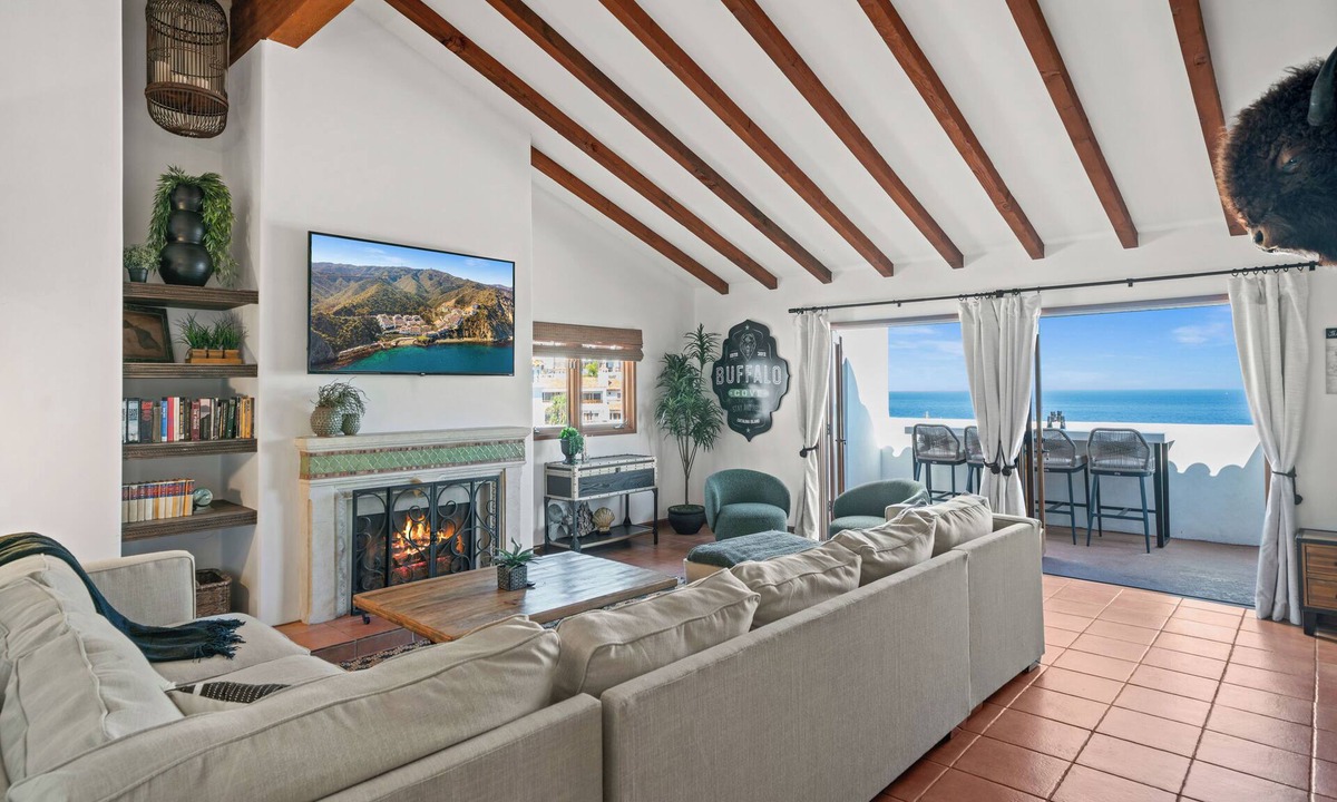 Avalon Condo | FANTASTIC FALL SPECIAL RATES
