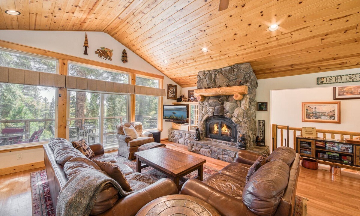 Tahoe Vista House | Fawn View- Spacious 5 BR - Pool Table-Close to Lake