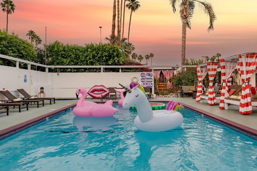 Tahquitz River Estates Hotel | Float Palm Springs - Adults Only