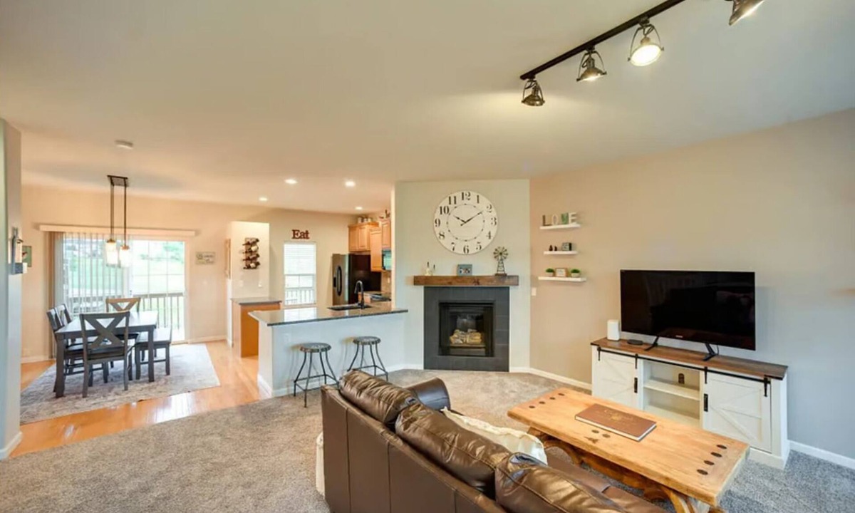 Monument House | Furnished 4BR Townhome in Monument-Executive, Medical & Military Housing