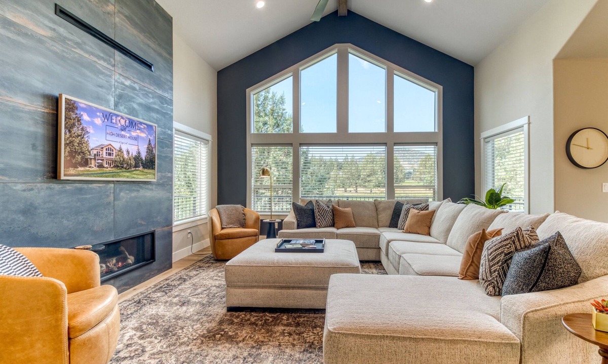 Redmond House | Golf-Front Luxury | 3 King Suites | Private Hot Tub | Eagle Crest Resort