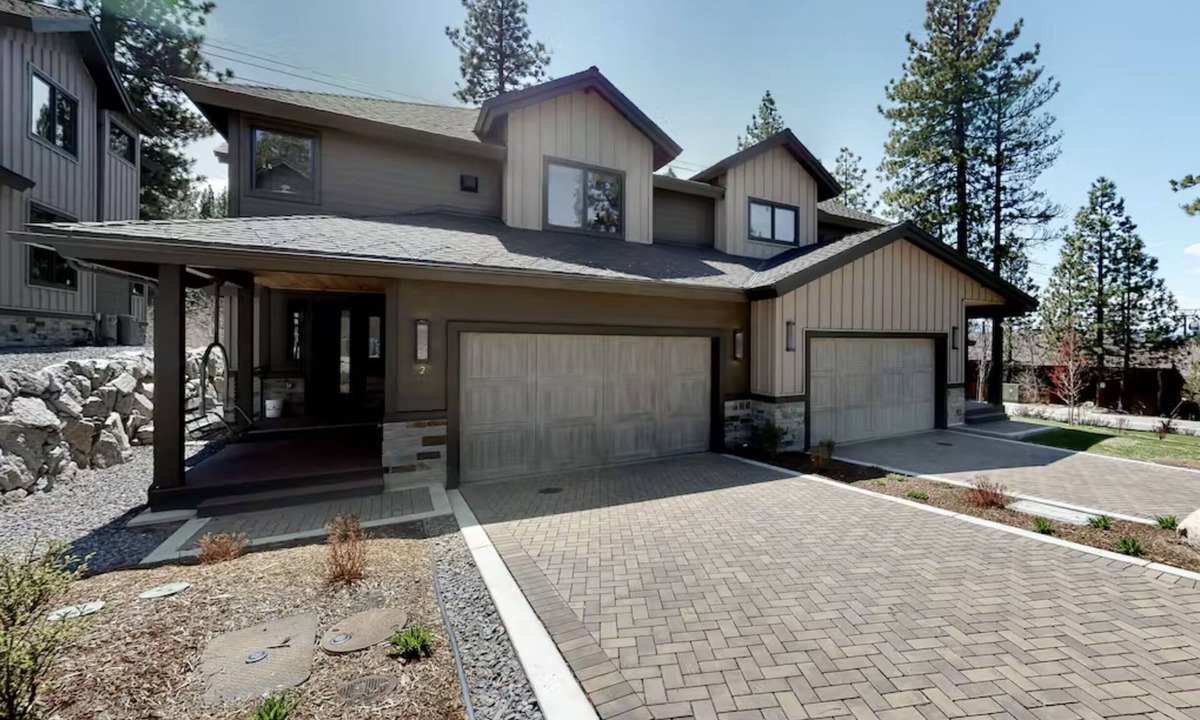 South Lake Tahoe Villa | Gondola Vista 4 Bedroom Villa w/Hot Tub