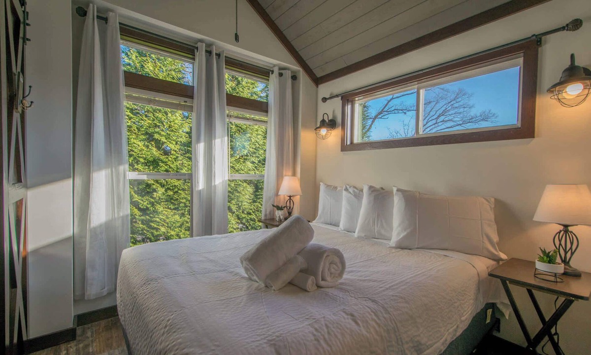 Upward House | Gorgeous 1BR Tiny Home w/Pool | Bocce | Free Tix