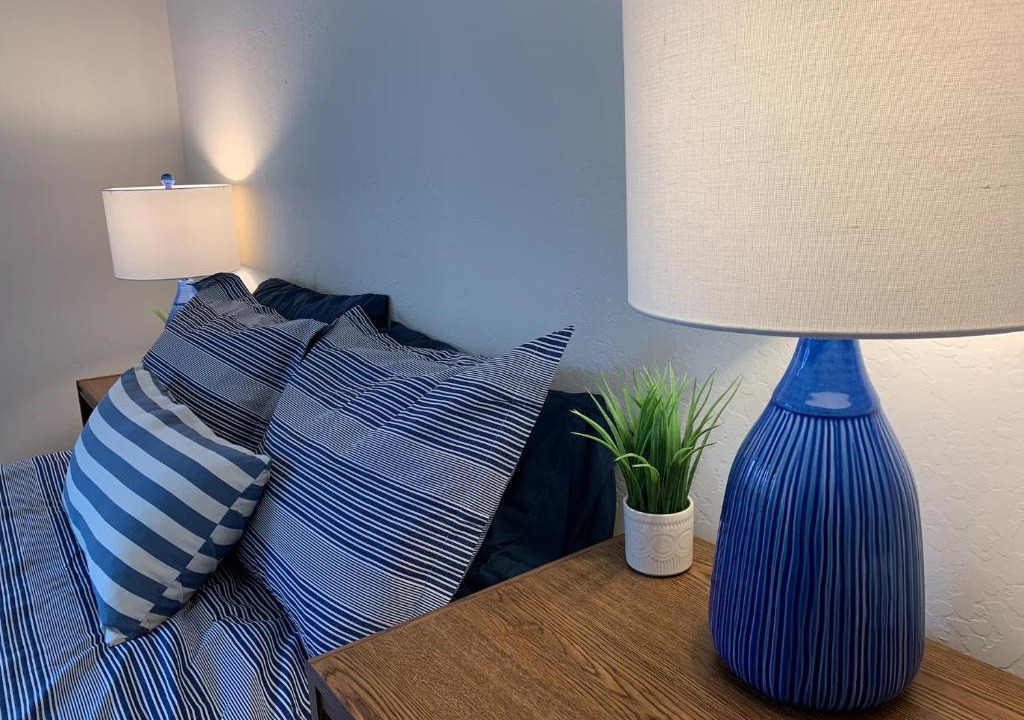 Saratoga House | Gorgeous Queen Bedroom in Lg Saratoga House - Cars Available