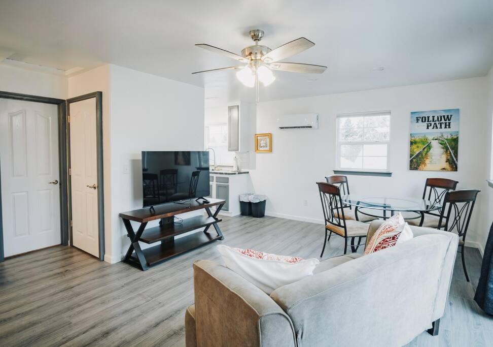 Chico House | Gorgeous Upstairs Studio with Patio and Laundry