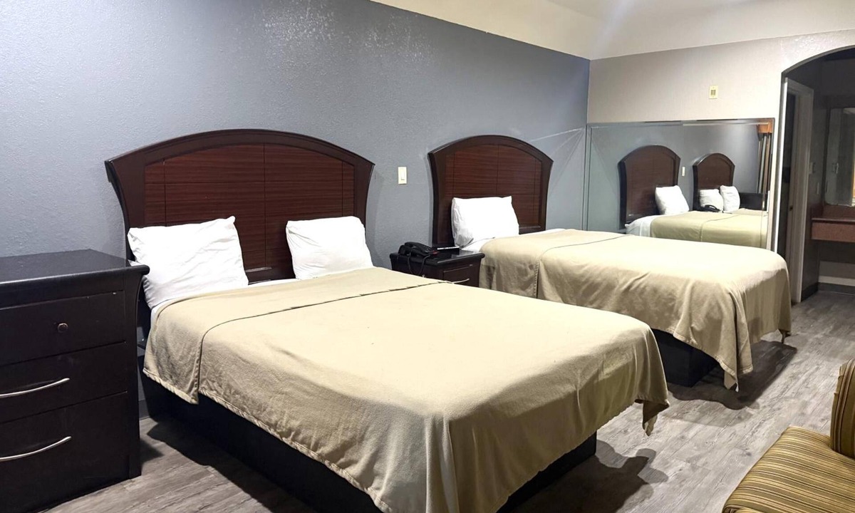 Greater Greenspoint Hotel | Group-Friendly Unit Near George Bush Airport - 6.8 mi | Free Parking & Breakfast