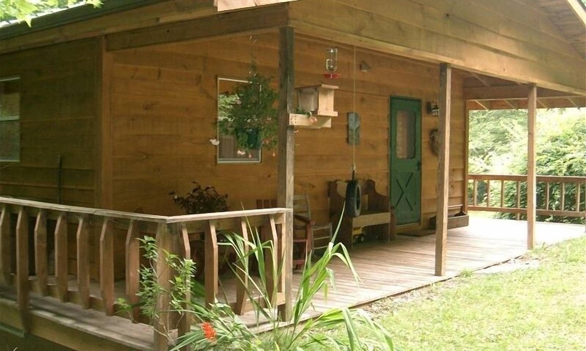 Mars Hill Cabin | Hampton Creek Cabin Asheville Family & Pet Friendly surrounded by Pisgah Forest