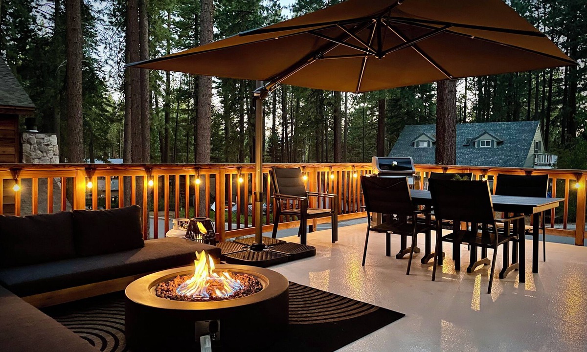 Lower Kingsbury House | Hangout Den,HotTub 8,Sauna,Cold Plunge,FirePit,Trails,Beach Nearby,AC,Sleeps 10