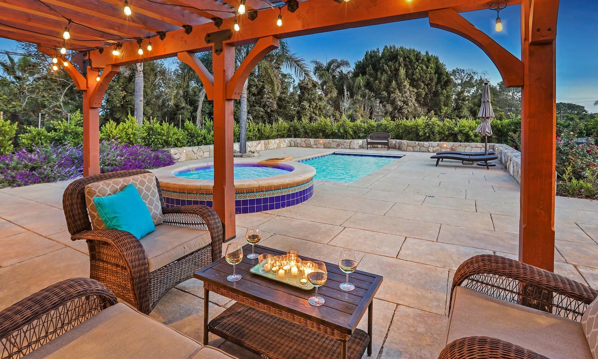 Campanil House | Happy Place - Luxurious "Lord Of The Rings" Inspired Design Near The Beach!