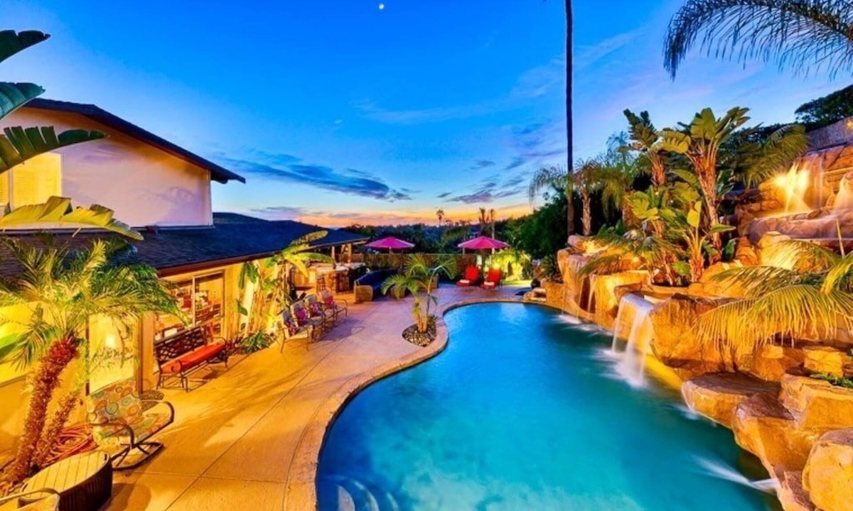 North Pacific Beach House | Heated pool, hot tub & waterslides near the beach!