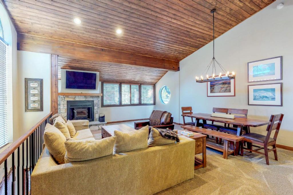 Mammoth Lakes Apartment | Helios North