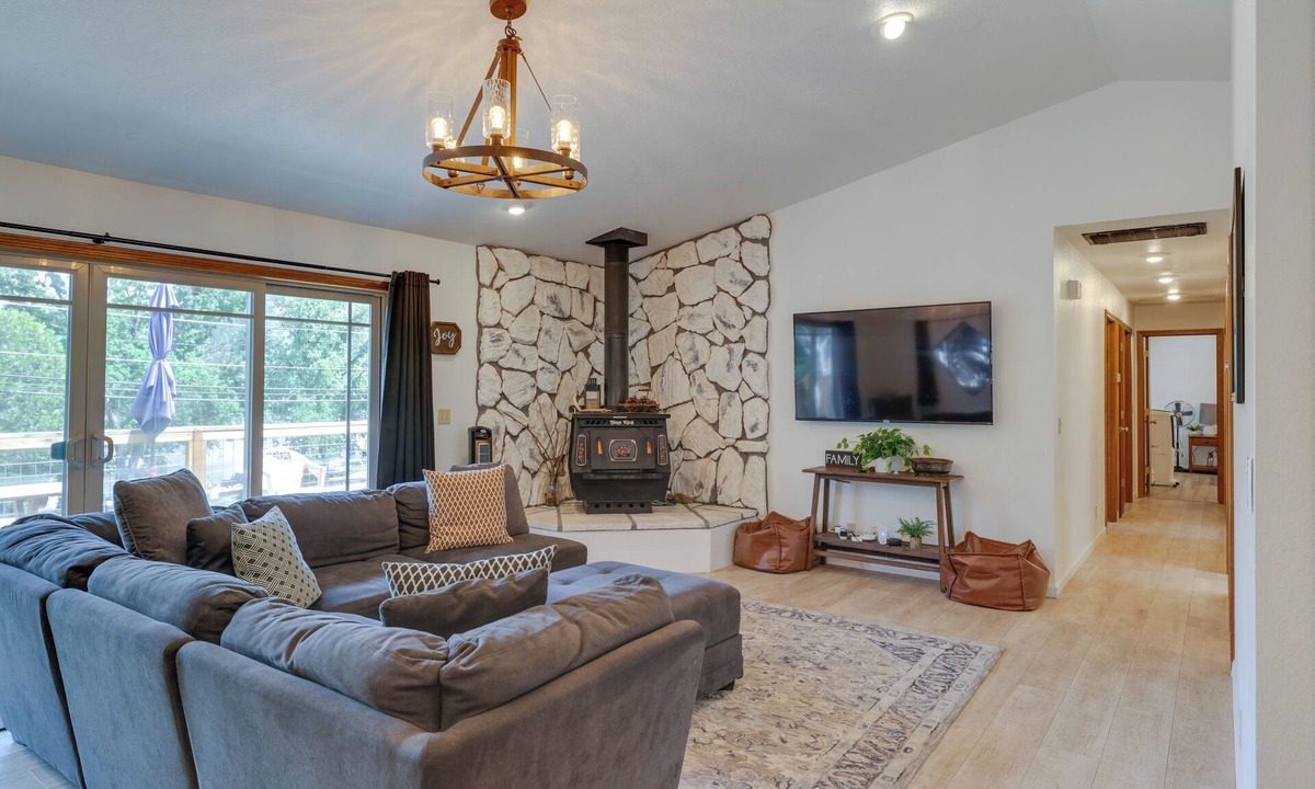 Groveland House | ‘Hiker’s Escape’ Home Near Beach, Golf & Yosemite