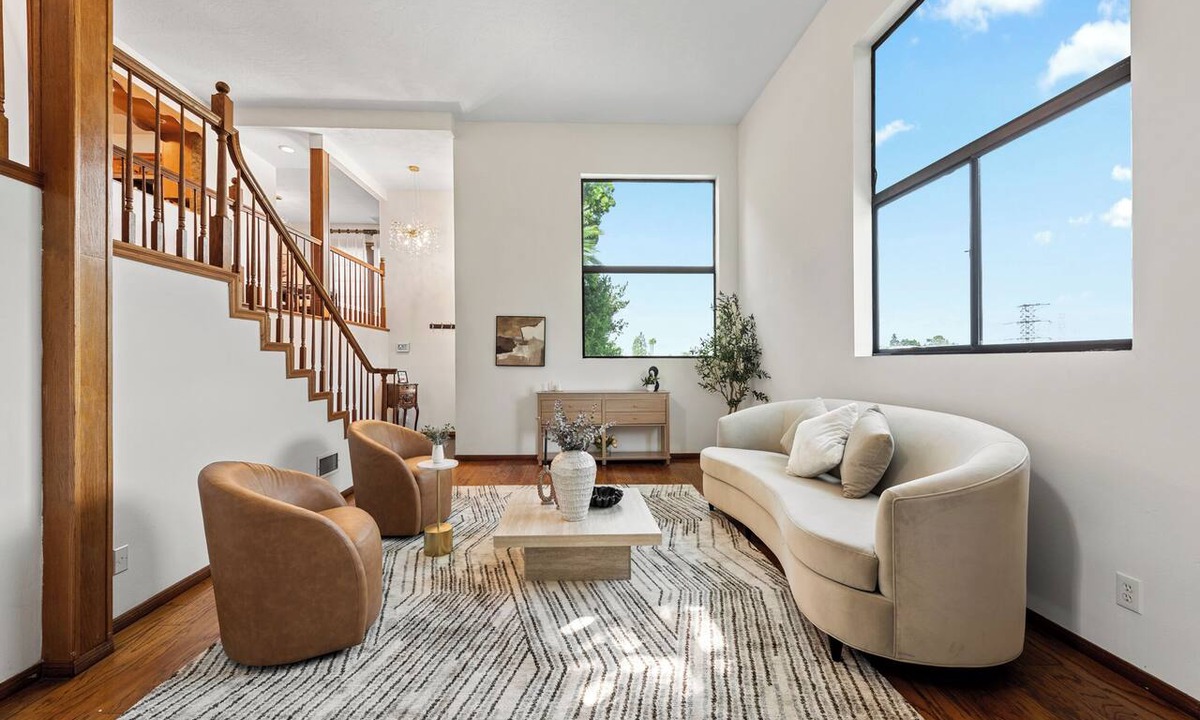 Silver Lake House | Hilltop 3BR - Park2Cars, Pets OK, W/D + Office Den
