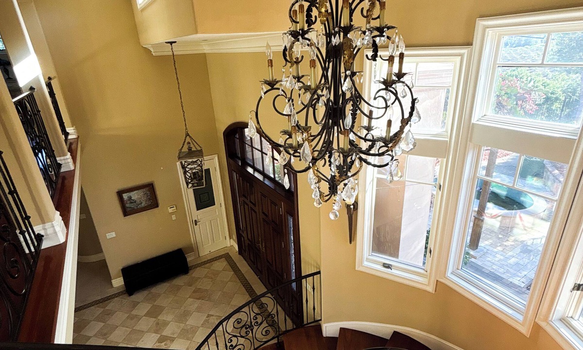 Los Altos Hills Villa | Hilltop Los Altos Stay Near Stanford + Pool, Grill, KTV & Views