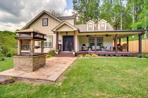 Dahlonega House | Historic Dahlonega Home w/Hot Tub & Porch!