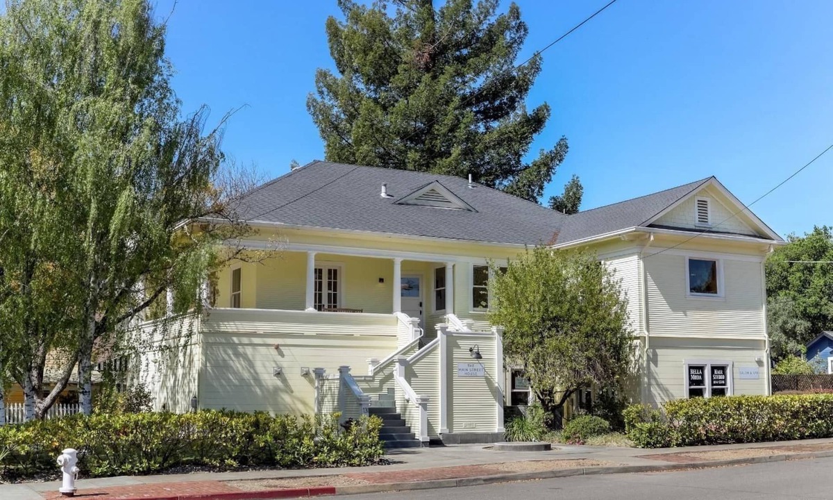 Cloverdale House | Historical Cozy Home Walking Distance to Downtown!