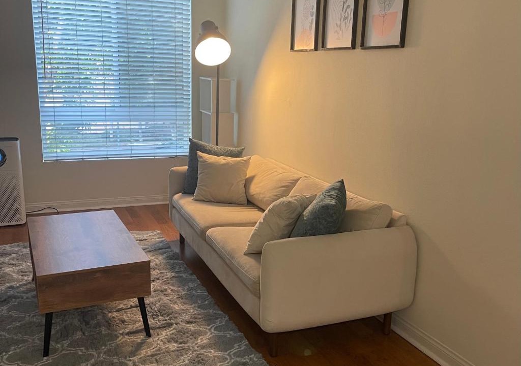 Koreatown Apartment | Holiday in LA - 1br with Free parking, Laundry, Pool