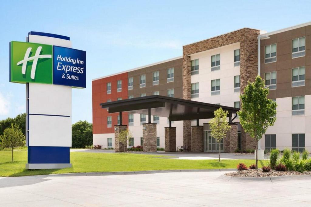 North San Jose Hotel | Holiday Inn Express & Suites - San Jose Airport by IHG