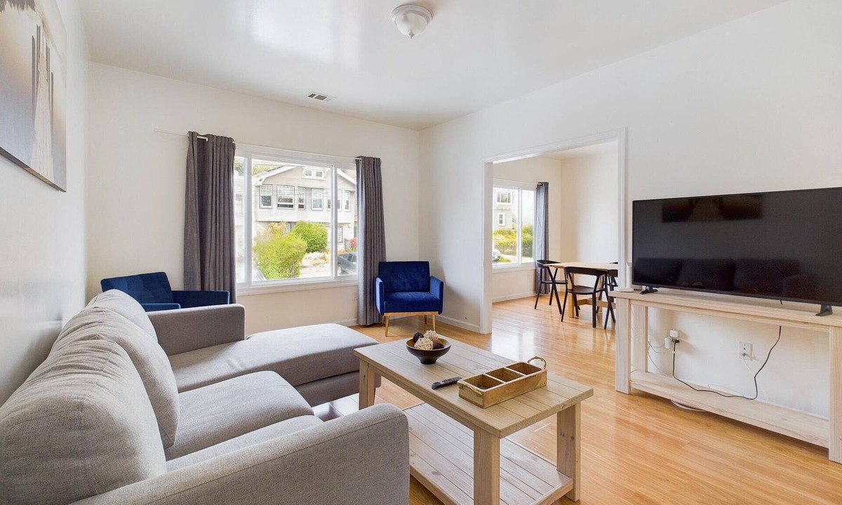 Sunnyside House | Home with High Walkability
