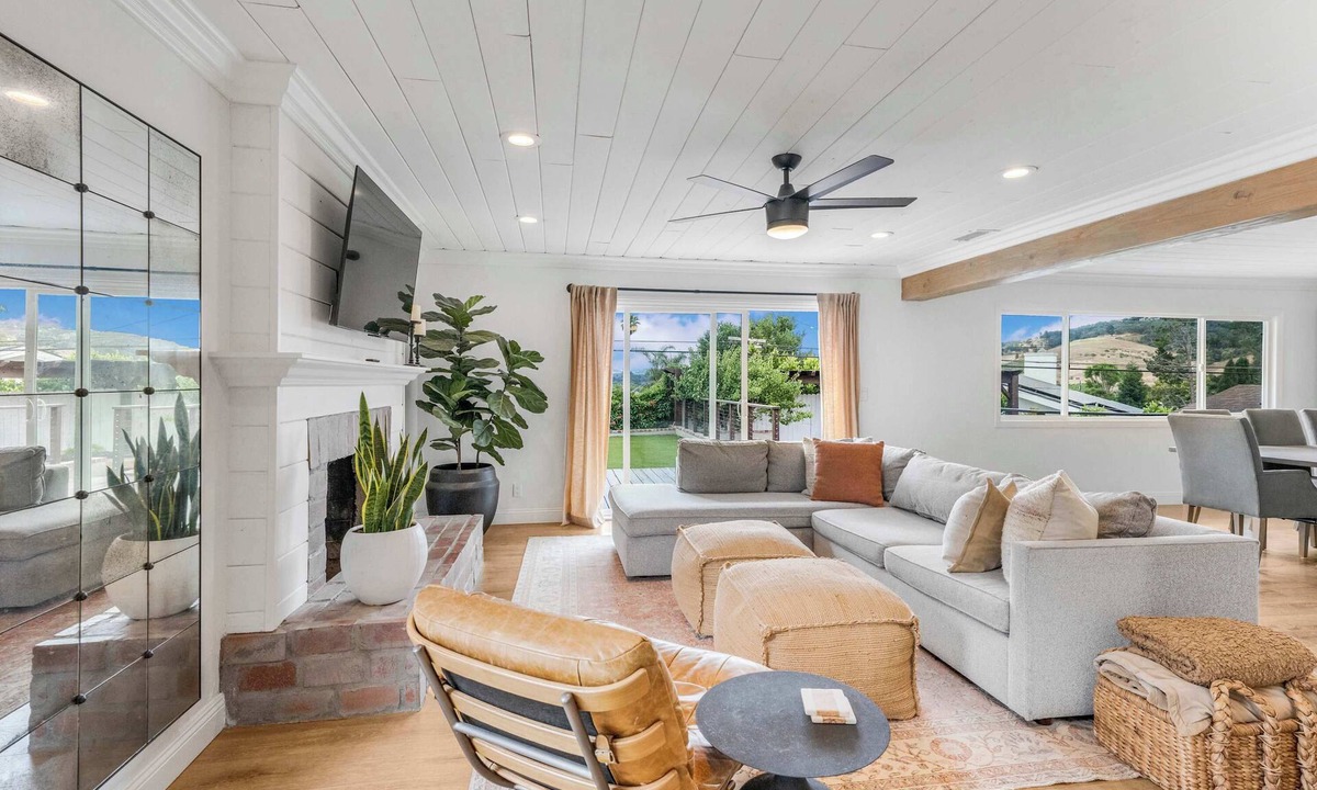 San Luis Obispo House | Hot Tub, Fire Pit, Bocce, Trampoline & Sleeps 11!