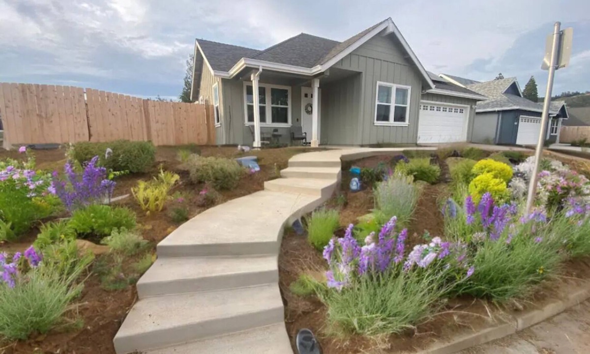 Murphys House | Hot tub, ping pong, and walking distance to over 25 wine tasting rooms!