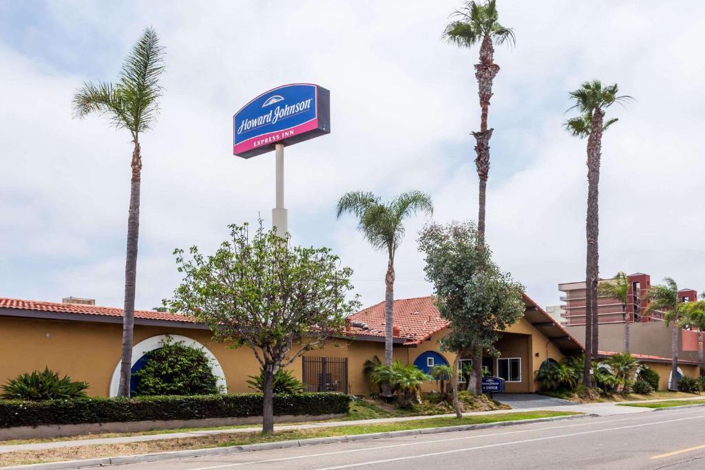 Howard Johnson | National City